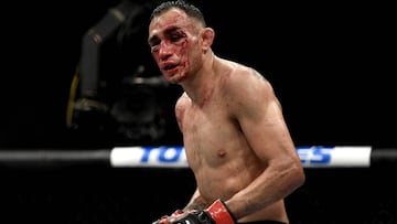 Tony Ferguson, durante su pelea ante Justin Gaethje en su pelea por el t&iacute;tulo interino del peso ligero en el UFC 249 en el VyStar Veterans Memorial Arena de Jacksonville, Florida.