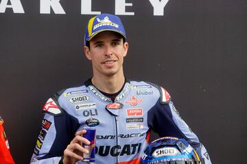 Álex Márquez en el podio del Gran Premio de Italia en el Autódromo Internacional del Mugello.