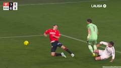 Todas las tomas del penalti de Courtois a Budimir: el madridismo echa fuego