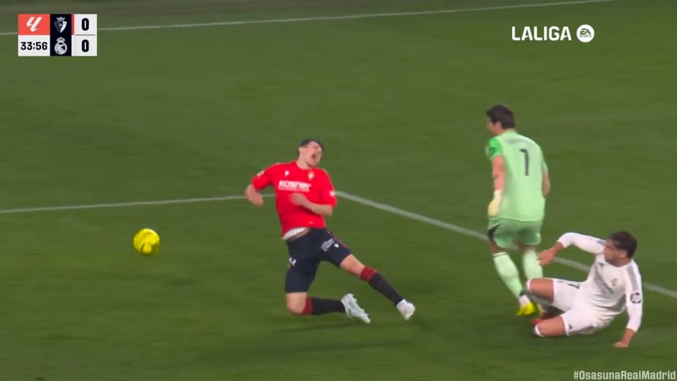 Todas las tomas del penalti de Courtois a Budimir: el madridismo echa fuego