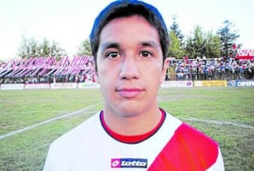 Su buen desempeño en las inferiores de los cruzados le valió el ascenso al primer equipo en 2005, integrando el plantel campeón de aquel año. Falleció en 2011 producto de un accidente automovilístico.
