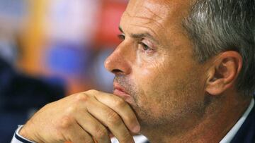 BUC05 BUCAREST (RUMANÍA) 28/09/2016.- El entrenador del Villarreal, Fran Escribá, ofrece una rueda de prensa en el estadio National Arena en Bucarest (Rumanía) hoy, 28 de septiembre de 2016. El Villarreal se enfrenta mañana al Steaua Bucharest en un partido de la Liga Europa. EFE/Robert Ghement