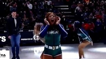 El ‘fail’ de una ‘cheerleader’ en medio de una actuación que da la vuelta al mundo