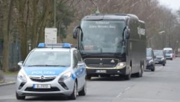 SEGURIDAD EXTREMA. La selección alemana se movió custodiada por la Policía. Así será en la Eurocopa con las 24 participantes.