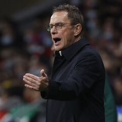 El United se harta del central más caro de la historia