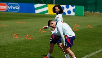 El defensa de la selección española Marc Cucurella durante el entrenamiento celebrado este jueves en la localidad alemana de Donaueschingen. España se enfrentará a Croacia el próximo 15 de Junio en el partido de la Eurocopa que disputarán en el estadio Olympiastadion.