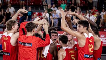 España Sub-18 celebra el triunfo ante Turquía