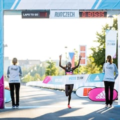 Jepchirchir bate el récord de la media con las 'Adidas mágicas'