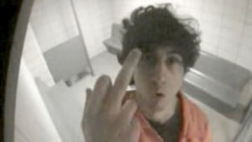 Dzhokhar Tsarnaev, condenado a muerte por el atentado de Boston, en una imagen tomada por la c&aacute;mara de seguridad en su celda. 