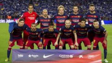 El once inicial del Barcelona. De pie: Claudio Bravo, Mascherano, Rakitic, Busquets y Piqué. Agachados: Leo Messi, Dani Alves, Neymar, Iniesta, Luis Suárez y Jordi Alba.