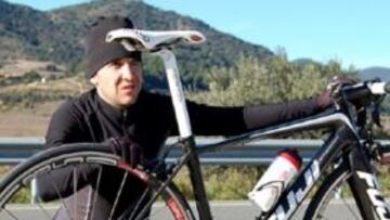 <b>NUEVO EQUIPO.</b> Aún sin maillot, Carlos Sastre se entrena con el Geox.