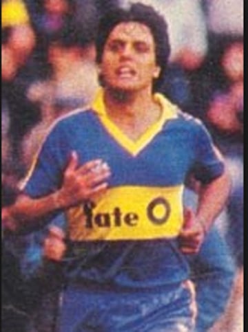 Debutó en Banfield y tuvo un correcto paso por Boca Juniors. También jugó en Everton en 1991 y registró pasos por el fútbol de Venezuela y Colombia.