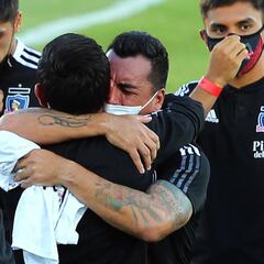 Barroso y Paredes encabezan lista de 10 jugadores que se van de Colo Colo