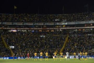 Tras el fallecimiento del ex técnico uruguayo y campeón en dos ocasiones con Tigres, los regiomontanos rindieron homenaje al ídolo.