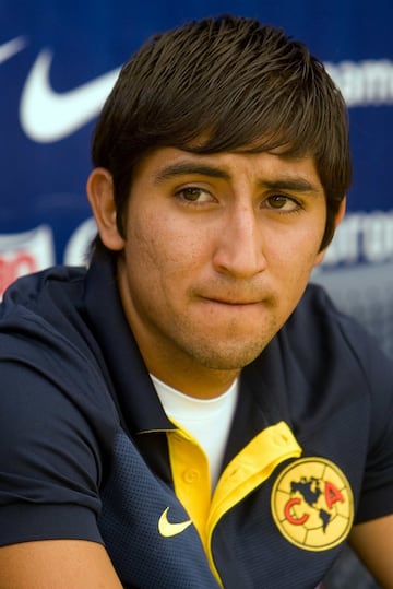 Tras destacar con Tecos, en 2009 arribó con el conjunto azulcrema pero solamente jugó tres partidos y en 2011 salió a Querétaro.