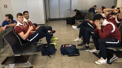 Jugadores del Logro&ntilde;o en el aeropuerto de Frankfurt.