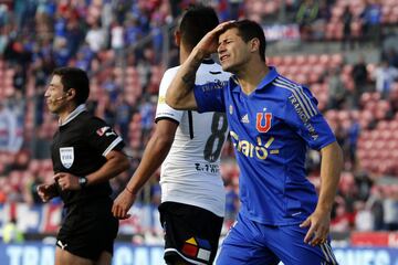 En 2014 jugó en la U, anotando dos goles en 17 partidos. Uno de ellos fue de chilena ante Guaraní por Copa Libertadores.