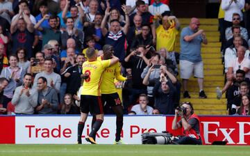 Doucouré celebrates with Tom Cleverley.