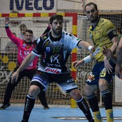 El Bidasoa se pasea gracias a los regalos del Ángel Ximénez