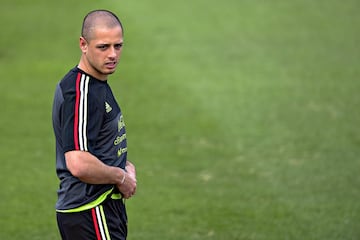 Los 'looks' de Chicharito a lo largo de su carrera