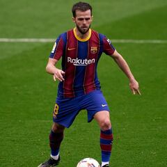 Pjanic leaves Barcelona after sealing Besiktas loan move