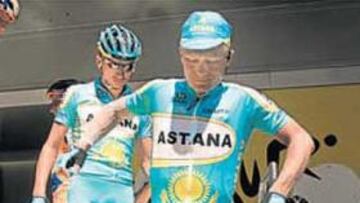 <b>DOLORIDO. </b>Vinokourov casi no puede ni andar por sus heridas.