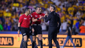 ‘Gato’ Ortíz se escapa de Demichelis y el técnico de Rayados arremete