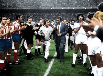 60.000 rojiblancos homenajearon a Luis Aragonés con un partido amistoso contra el Cosmos de Beckenbauer. El partido acabó 2-3.