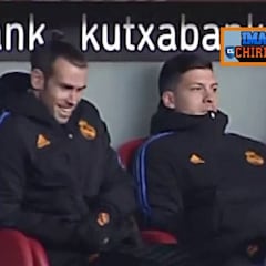 Bale se rie cuando Hazard acaba en el banquillo después de calentar