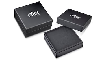 El anillo para hombre de Lotus, el regalo elegante que eleva la estética más buscada este verano