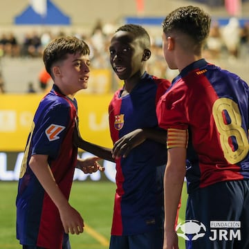 David, Fode y Derek celebran el gol del primero ante el Atltico.