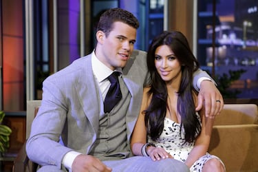 Kim Kardashian junto a Chris Humphries, su pareja por aquel entonces, durante una pausa comercial el 4 de octubre de 2011 del The Tonight Show with Jay Leno.