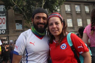 Hinchas de distintos clubes llegaron hasta Plaza Italia para ser parte de la manifestación más masiva. Hasta los archirrivales se tomaron fotografías juntos.