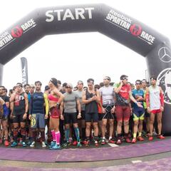 Cuatro mil espartanos salvan los obstáculos y toman Bilbao