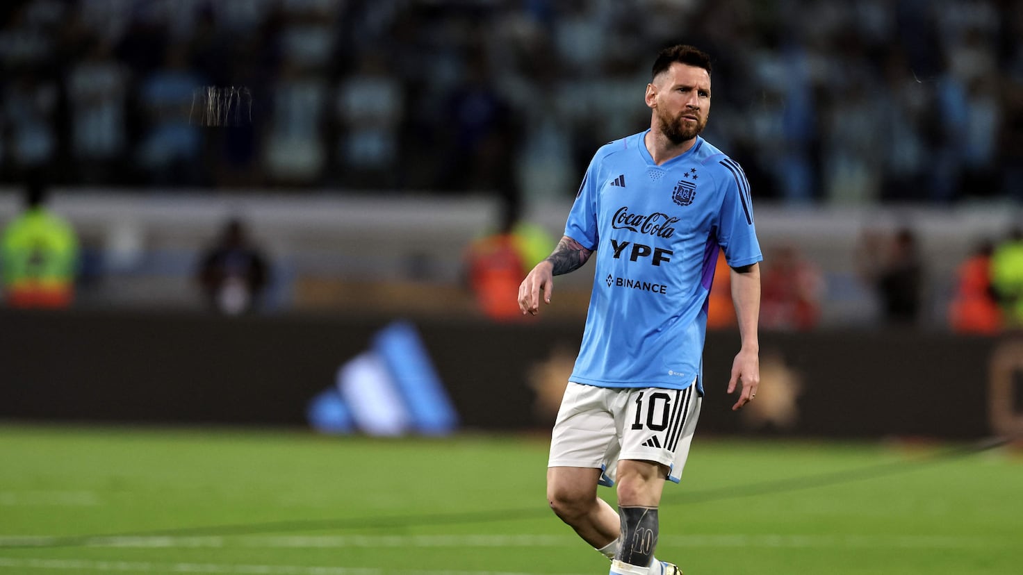 Newell’s Old Boys “100% committed” to signing Lionel Messi from PSG ...