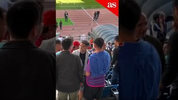 Felipe Mora llegó al Nacional para ver a la U en la final de Copa Chile y así fue recibido