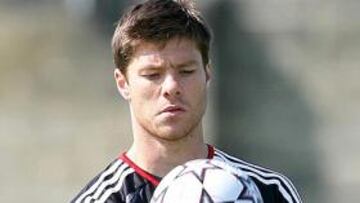 El entrenador del Liverpool, Rafa Benítez, rechazó hoy cualquier posibilidad de traspasar al centrocampista Xabi Alonso, uno de los jugadores más cotizados del subcampeón de la 'Premier League'.