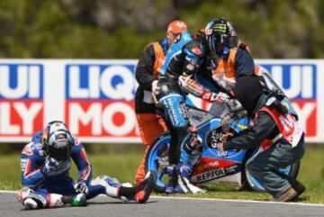 PHILLIP ISLAND, AUSTRALIA - OCTOBER 23:  Riders crash during Moto3 at the 2016 MotoGP of Australia at Phillip Island Grand Prix Circuit on October 23, 2016 in Phillip Island, Australia.  (Photo by Quinn Rooney/Getty Images)