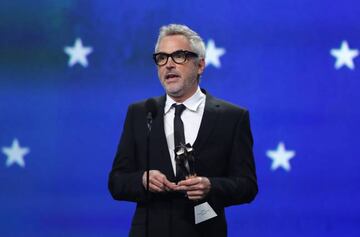 Alfonso Cuarón dando su discurso tras ganar el premio a Mejor Director de los Critics' Choice Awards 2019 por la película Roma.