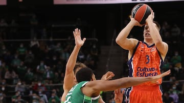 Klemen Prepelic lanza ante la defensa del Zalgiris.