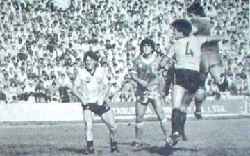 Hace 28 años y 11 meses que San Luis no vence a la U por Torneos Nacionales de Primera (en la foto). Fue el 07-09-1986, por 2-1 en Quillota, con doblete de Jorge Pérez y descuento de Alvaro Vergara.