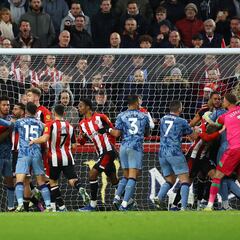 Jhon Durán suma minutos en remontada de Aston Villa