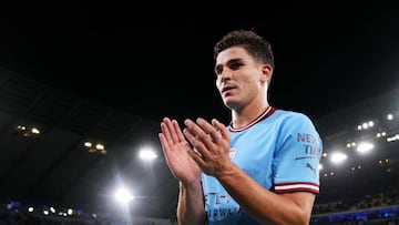 MANCHESTER, ENGLAND - SEPTEMBER 14: Julian Alvarez of Manchester City applauds fans after the UEFA Champions League group G match between Manchester City and Borussia Dortmund at Etihad Stadium on September 14, 2022 in Manchester, England. (Photo by Matt McNulty - Manchester City/Manchester City FC via Getty Images)