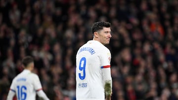 Barcelona's Polish forward #09 Robert Lewandowski reacts during the Spanish league football match between Athletic Club Bilbao and FC Barcelona at the San Mames stadium in Bilbao on March 3, 2024. (Photo by ANDER GILLENEA / AFP)