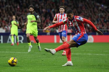 El jugador del Atlético de Madrid, Samu Lino, marca el 1-0 al Mallorca. 