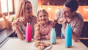 Dile adiós al plástico con la botella de agua más vendida en Amazon