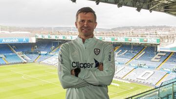 Jesse Marsch posa como nuevo entrenador del Leeds United.