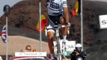 <b>MAGISTRAL. </b>Contador atacó a 6,8 km de meta. Rujano intentó aguantarle, pero le fue imposible.