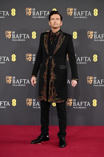 David Tennant posa en la alfombra roja de los premios BAFTA 2025 celebrados en el Royal Festival Hall del Southbank Centre de Londres.