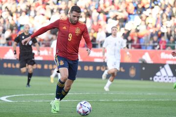 Debutó con la selección absoluta en junio de 2021 en un partido amistoso ante Lituania.